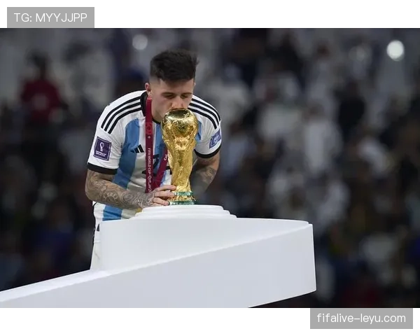 格里兹曼展现战术灵活性，稳健表现助力球队高效攻防转换