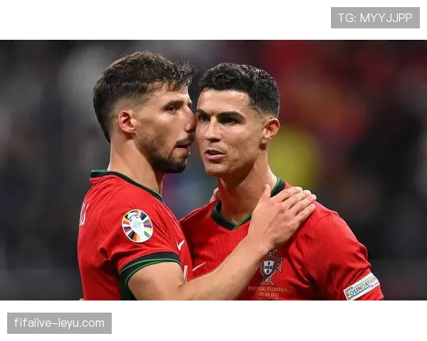 鲁本·迪亚斯与范戴克：领袖型中卫的风格对比