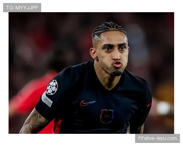 拉菲尼亚训练完回家还得哄俩娃睡觉，老婆说他比内马尔还难搞