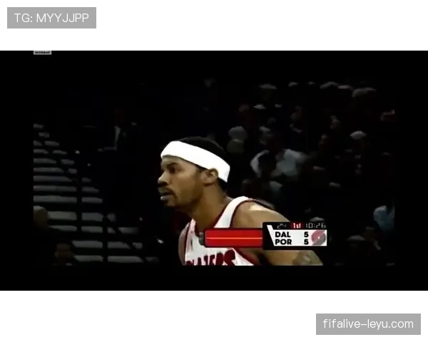 拉希德·华莱士利用无球跑动拉开空间提升球队三分效率