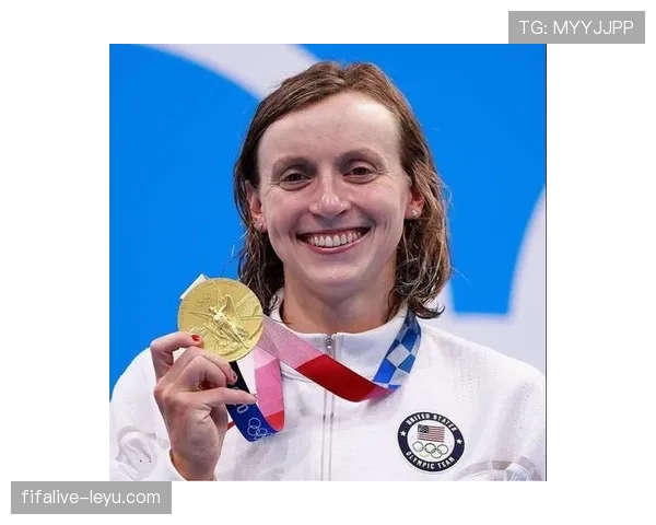 凯蒂·莱德基泳池边买了啥神秘豪物，连队友都眼红了吧