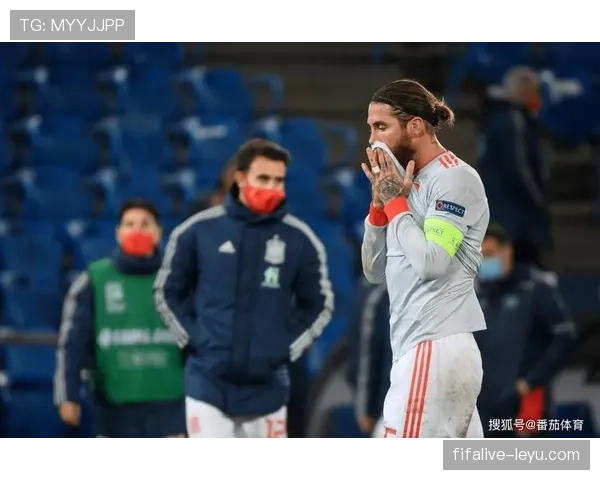 拉莫斯在菜市场挑番茄，脖子那条金链直接把我打回凡人